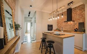 Modern Flat In The Centre - By Hik Apartments